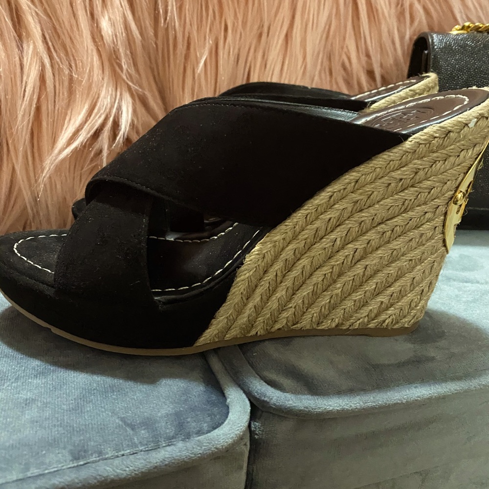 ADORABLE TORY BURCH WEDGES